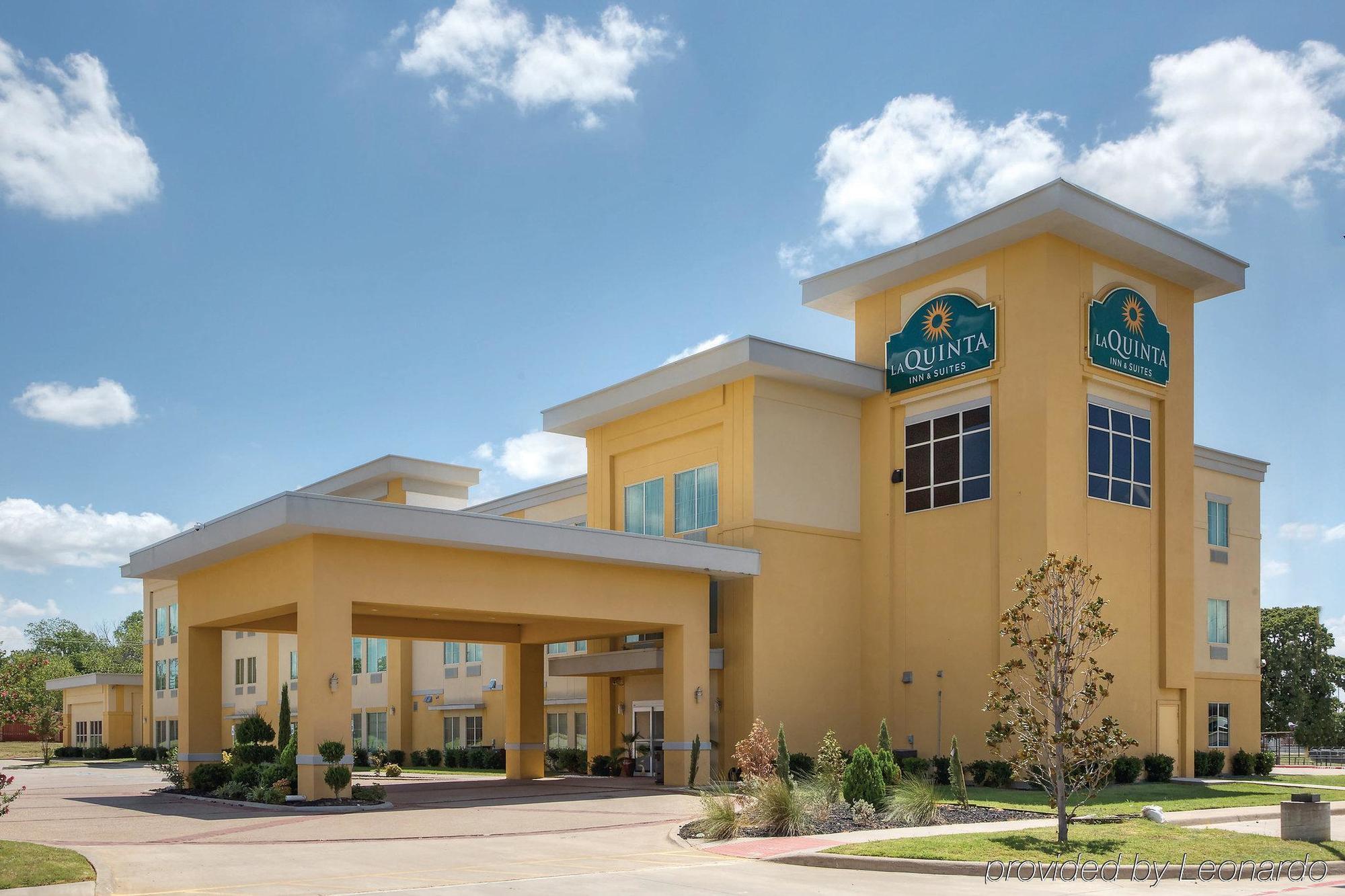 La Quinta Inn And Suites Joshua Екстериор снимка