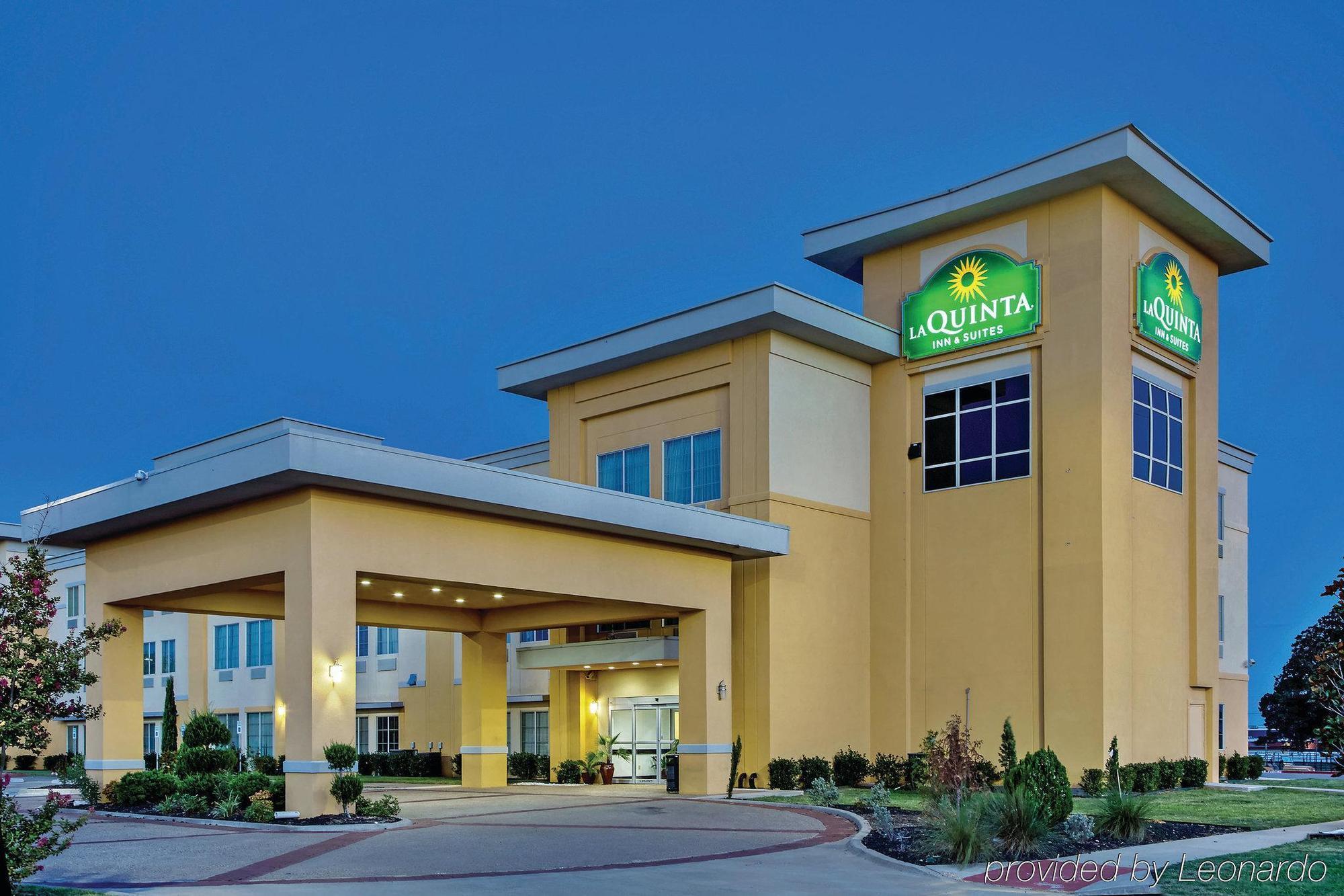 La Quinta Inn And Suites Joshua Екстериор снимка