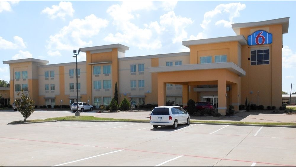La Quinta Inn And Suites Joshua Екстериор снимка