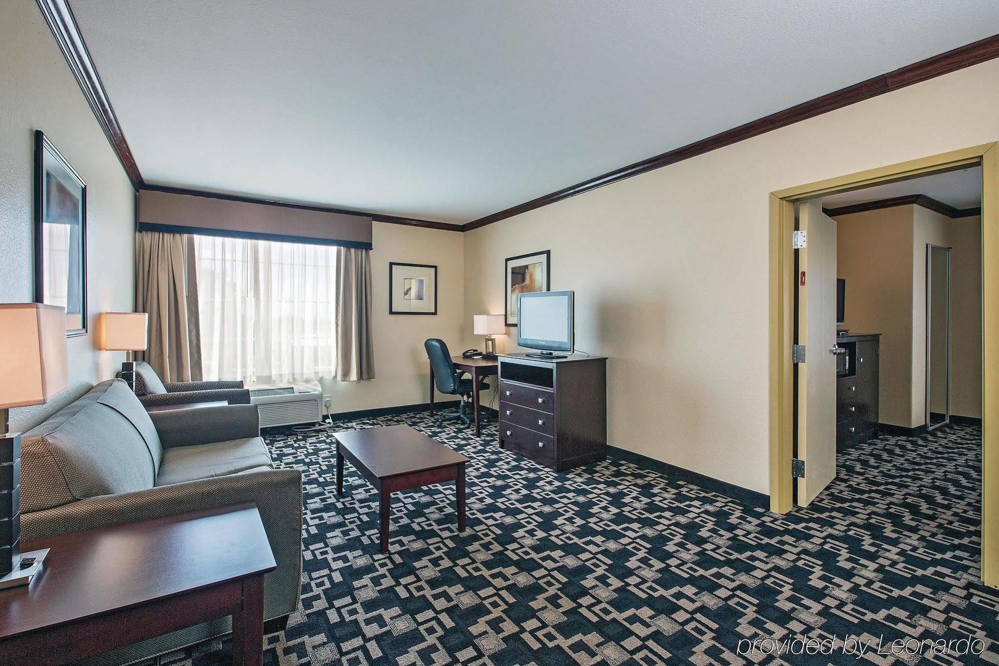 La Quinta Inn And Suites Joshua Екстериор снимка