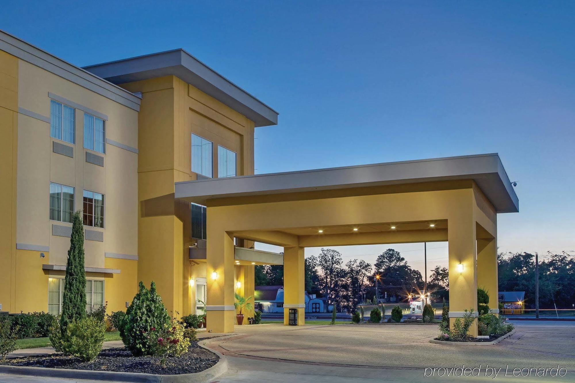 La Quinta Inn And Suites Joshua Екстериор снимка