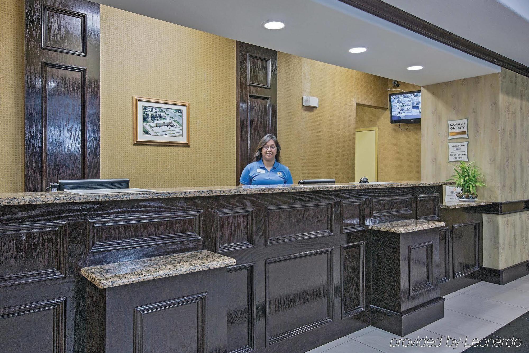 La Quinta Inn And Suites Joshua Екстериор снимка